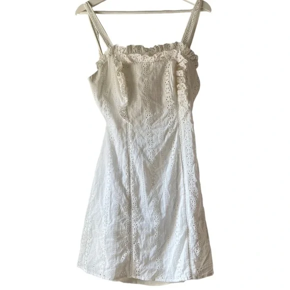 Finders keepers white eyelet lace open back mini dress women’s small - Picture 4 of 13